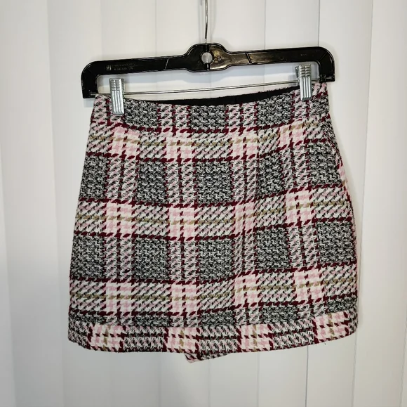 Forever 21 Plaid Mini Skirt Size Small - Picture 2 of 4